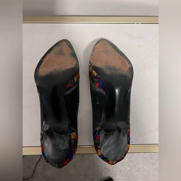 Berne  of Switzerland | RARE Vintage Embroidered Pointed Toe Pumps | Size 6 - Picture 8 of 15